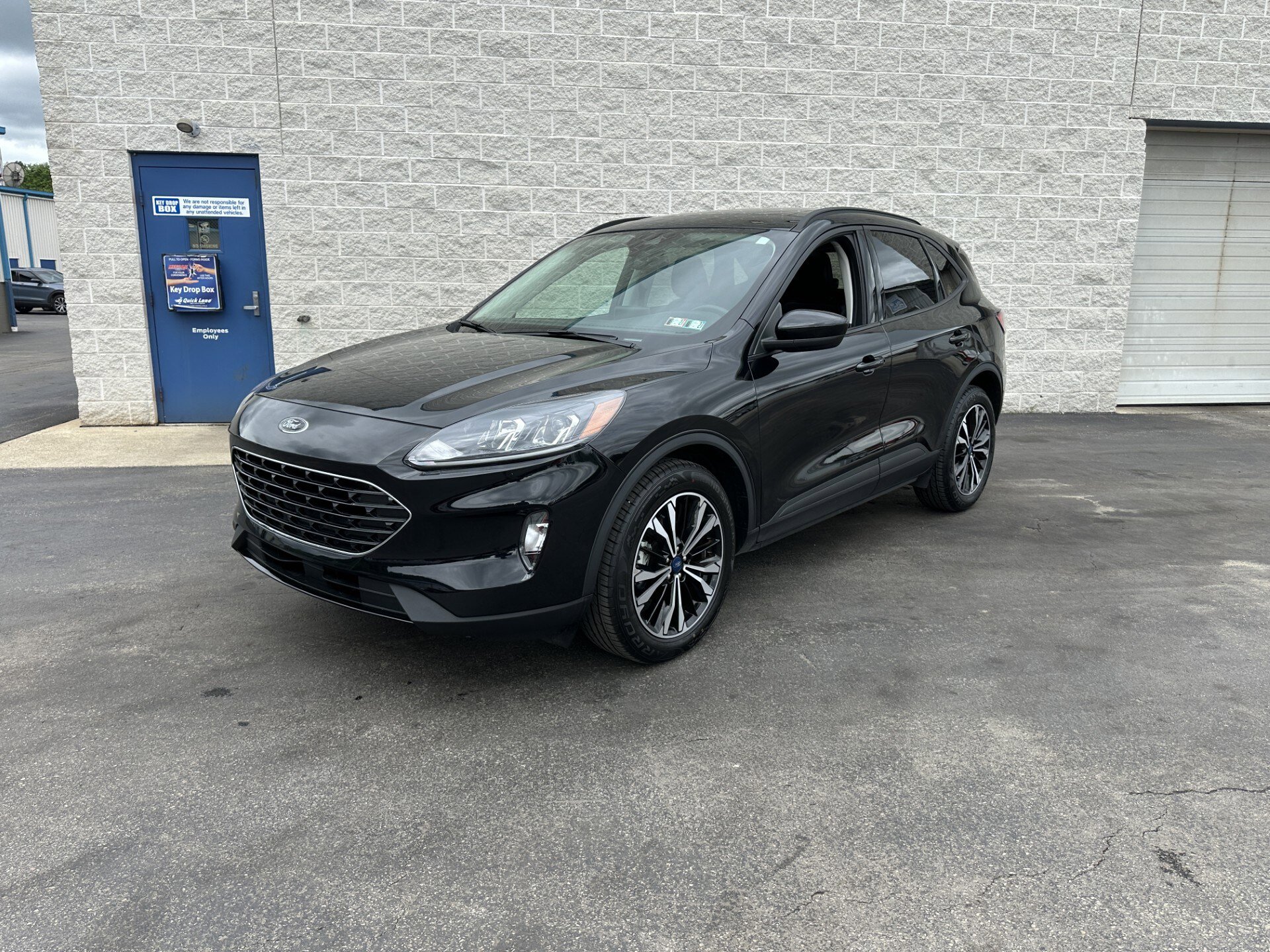 Certified 2022 Ford Escape SEL w/ SEL Stealth AWD Package image 2