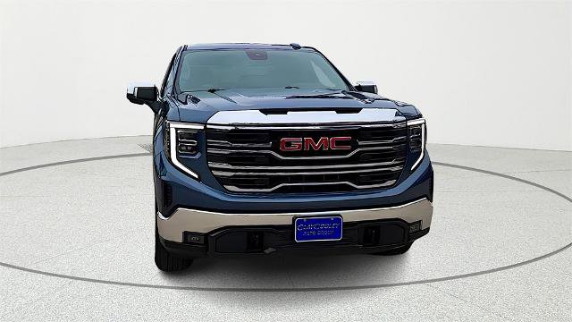 Used 2024 GMC Sierra 1500 SLT image 2