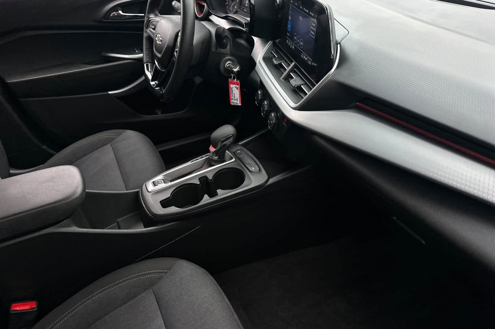 Used 2025 Chevrolet Trax RS w/ Driver Confidence Package image 17