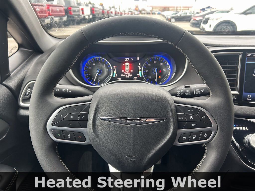 Used 2025 Chrysler Pacifica Select image 27