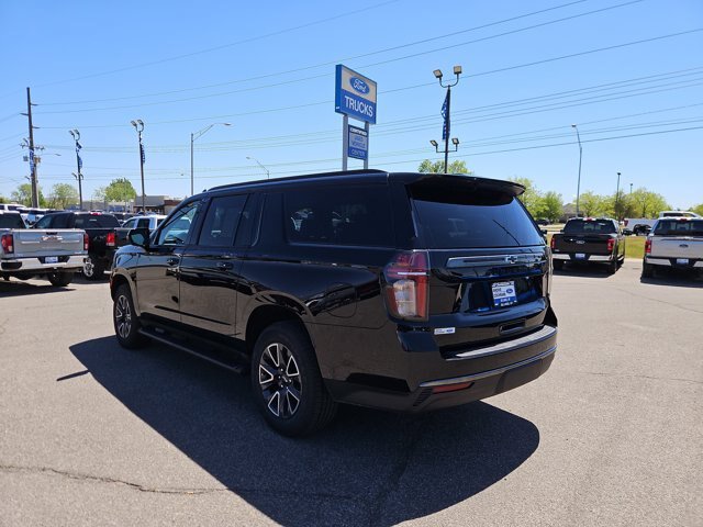 Used 2022 Chevrolet Suburban Z71 w/ Luxury Package AWD/4WD image 3