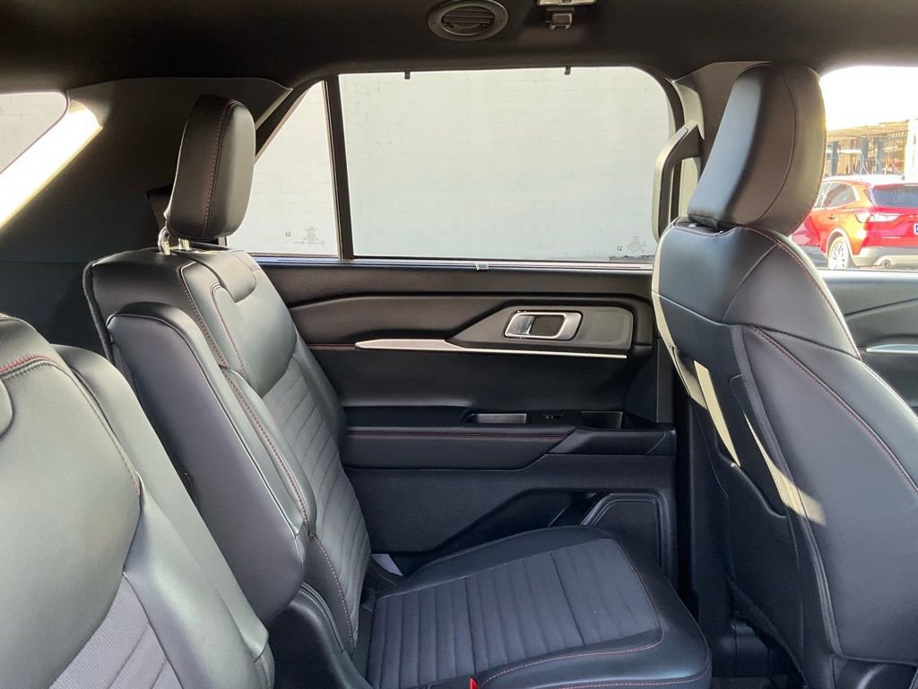 Certified 2025 Ford Explorer ST-Line w/ Premium Package image 27