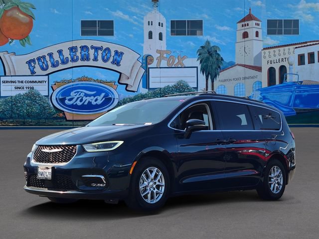 Used 2022 Chrysler Pacifica Touring-L FWD image 2