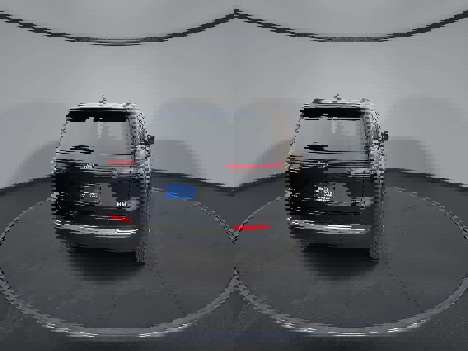 Used 2025 Jeep Grand Cherokee Laredo X image 3