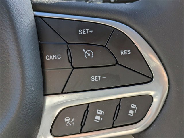 Used 2024 Chrysler Pacifica Limited image 26