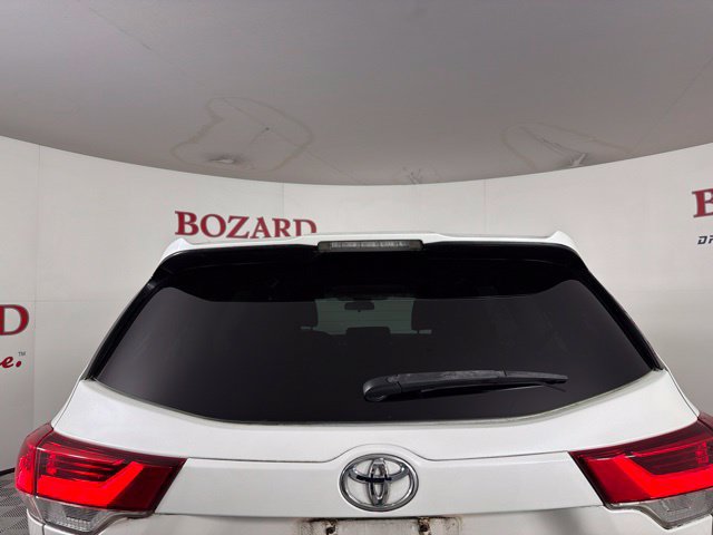 Used 2017 Toyota Highlander LE FWD image 13
