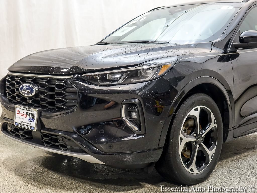 Certified 2023 Ford Escape ST-Line Elite w/ Premium Technology Package AWD/4WD image 3