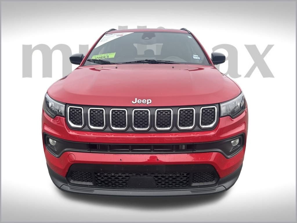 Used 2024 Jeep Compass Latitude image 16