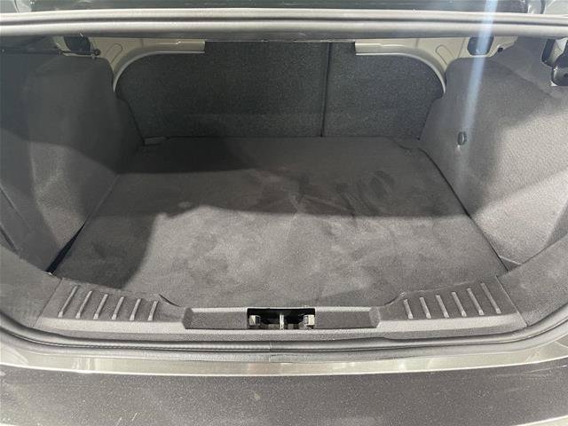 Certified 2018 Ford Focus SE FWD image 34