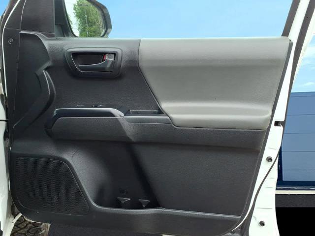 Used 2022 Toyota Tacoma SR AWD/4WD image 12