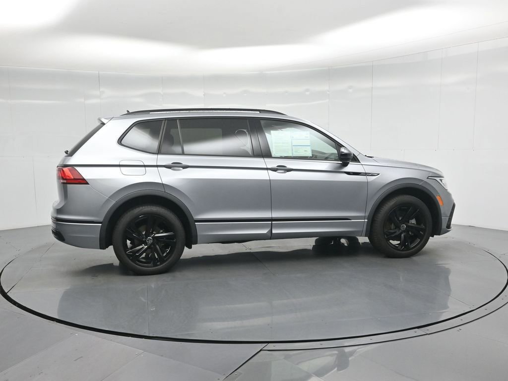 Used 2024 Volkswagen Tiguan SE R-Line image 11