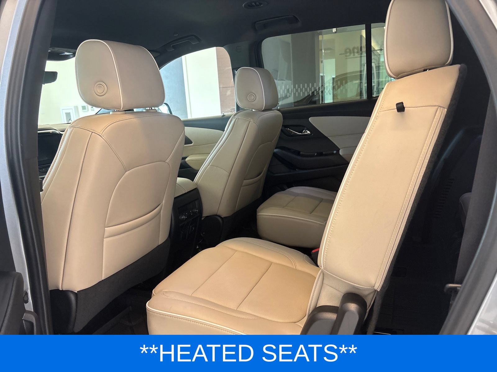 Used 2023 Chevrolet Traverse Premier FWD image 12