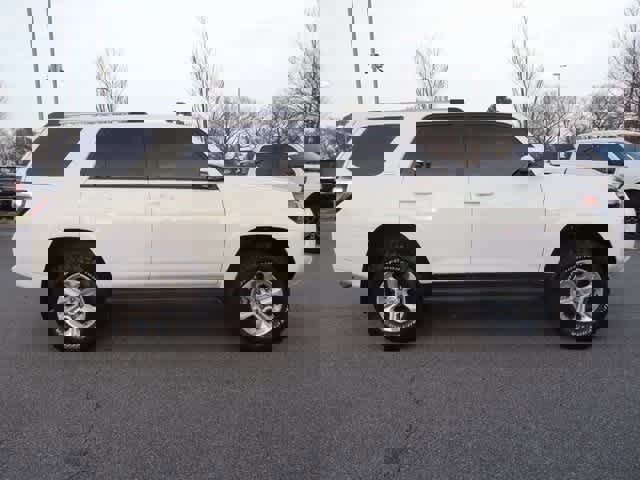 Used 2020 Toyota 4Runner SR5 Premium image 4