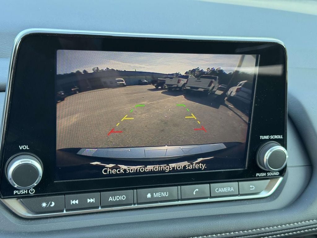 Used 2026 Nissan Rogue SV FWD image 4