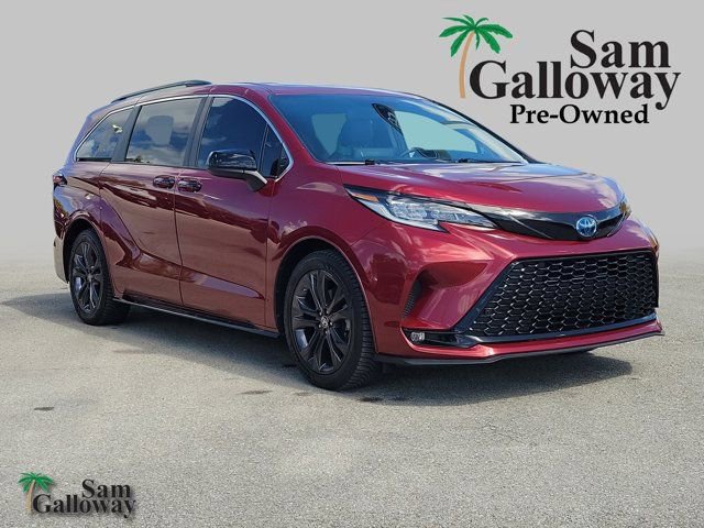 Used 2022 Toyota Sienna XSE image 5