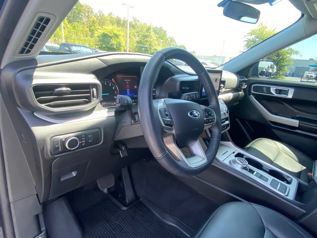 Certified 2024 Ford Explorer XLT RWD image 9