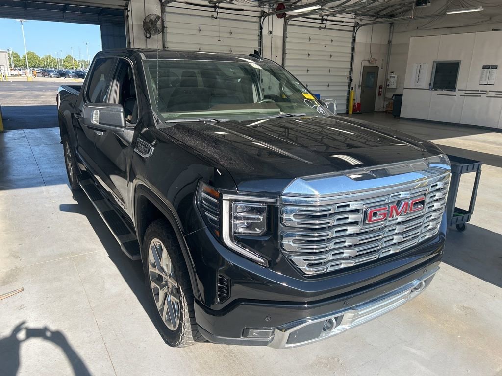Used 2022 GMC Sierra 1500 Denali w/ Technology Package AWD/4WD image 1