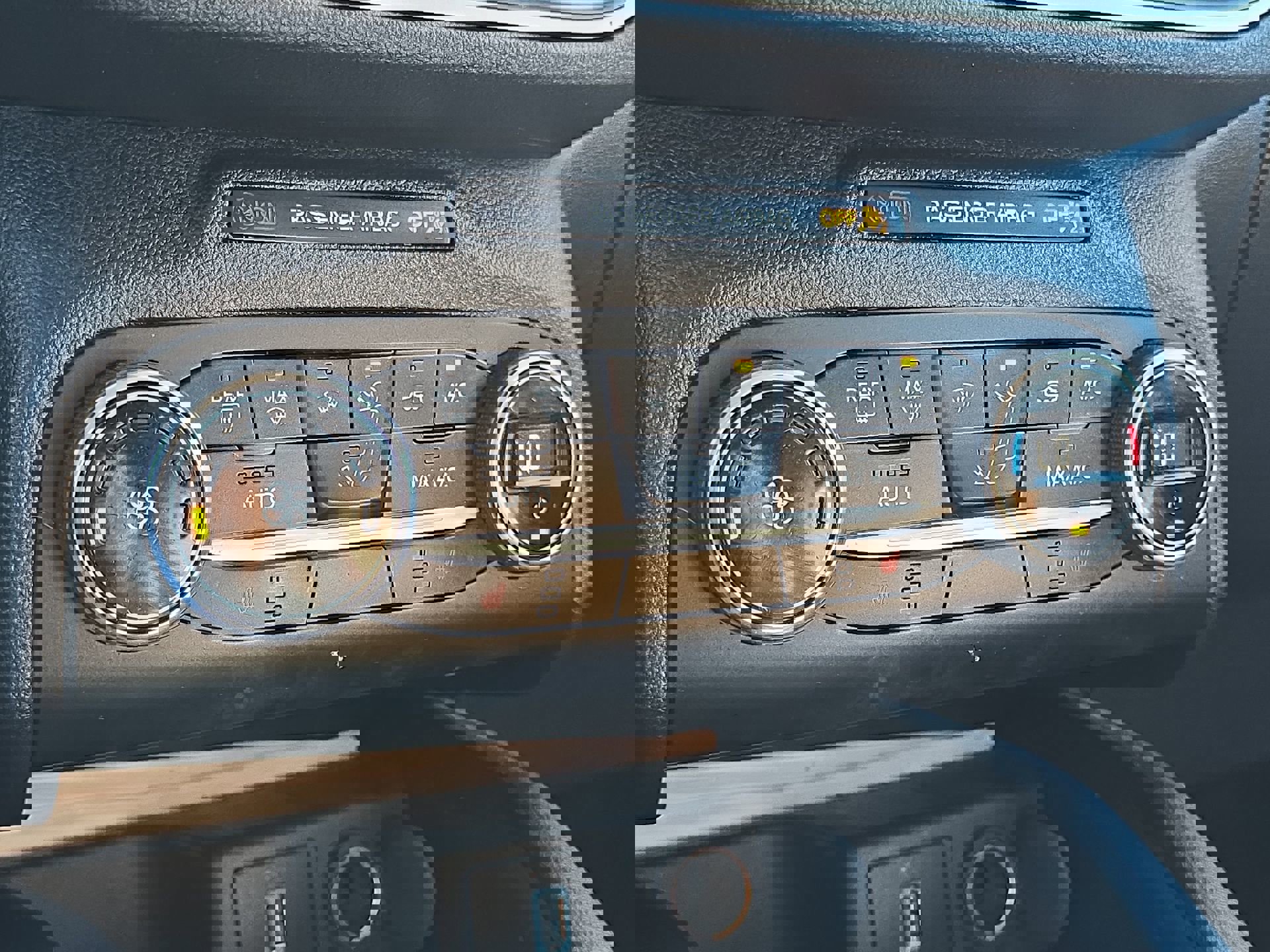 Certified 2020 Ford Escape SE image 17