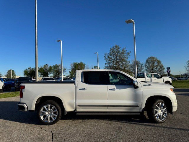 Used 2022 Chevrolet Silverado 1500 High Country w/ High Country Premium Package AWD/4WD image 6
