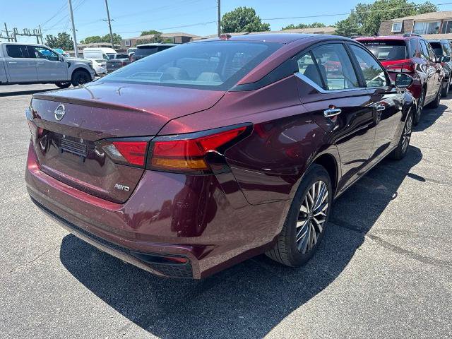 Used 2025 Nissan Altima 2.5 SV AWD/4WD image 2