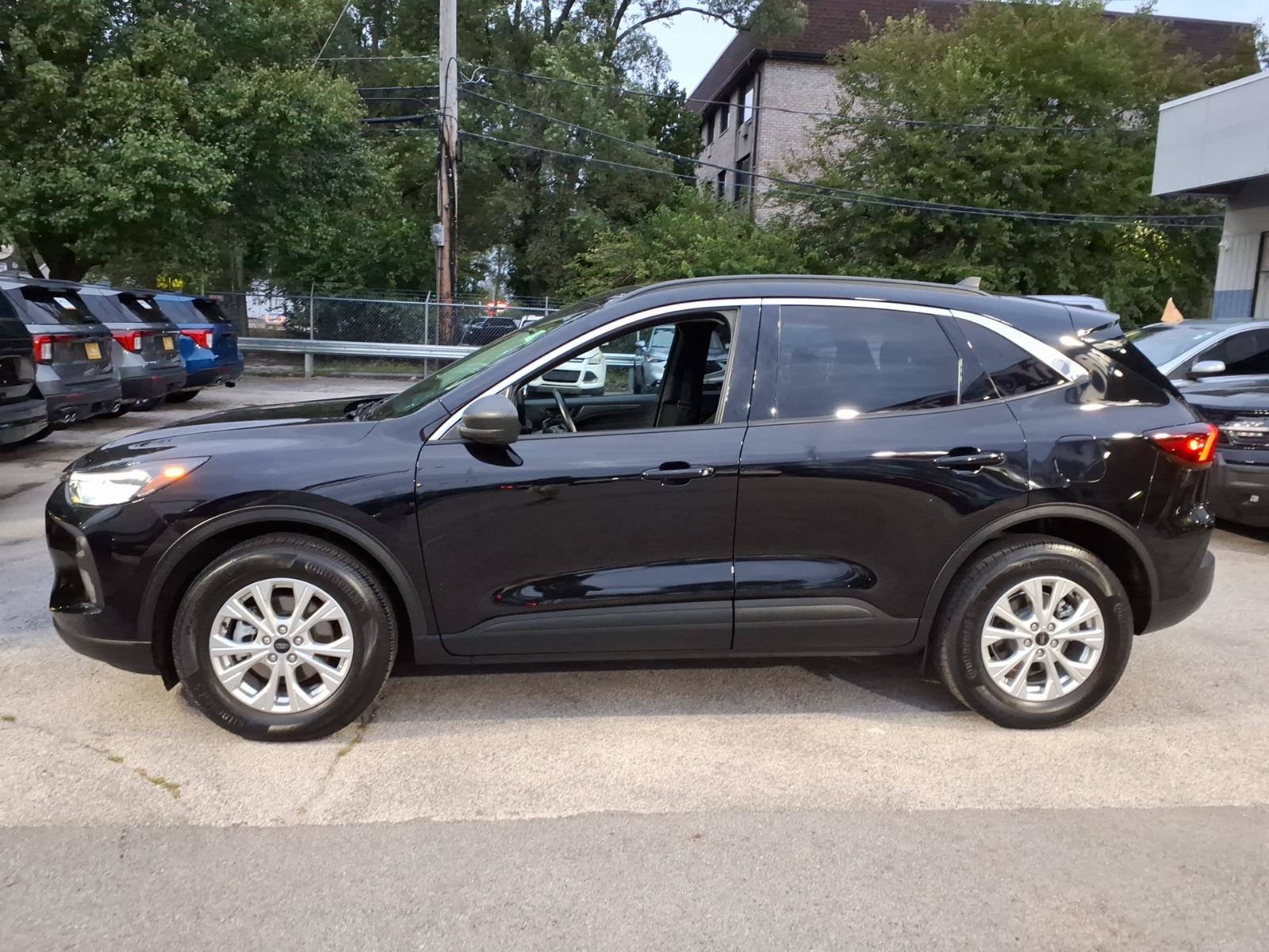 Certified 2024 Ford Escape Active w/ Tech Pack #1 AWD/4WD image 6