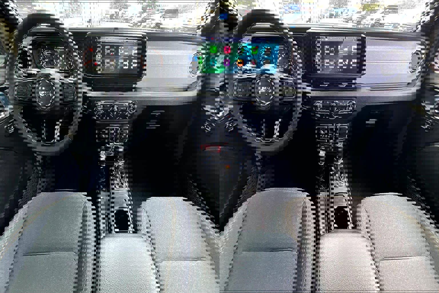 Used 2025 Jeep Wrangler Willys image 19