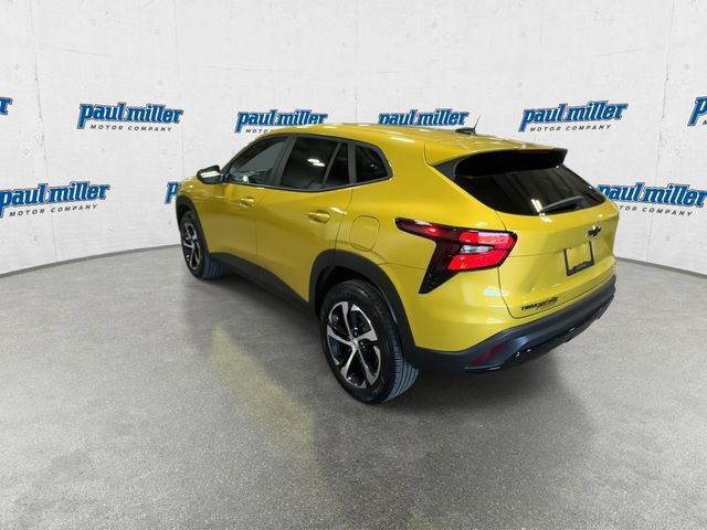 Used 2024 Chevrolet Trax RS w/ Sunroof Package FWD image 8