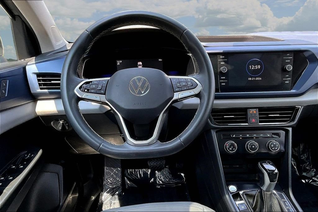 Used 2022 Volkswagen Taos SE w/ Panoramic Sunroof Package FWD image 10