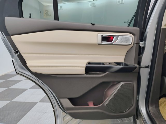 Certified 2020 Ford Explorer Platinum w/ Premium Technology Package AWD/4WD image 12