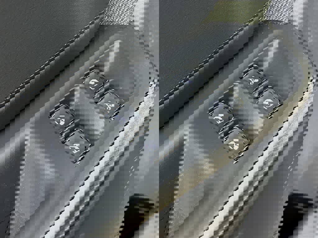 Used 2025 Rivian R1S Adventure AWD/4WD image 27