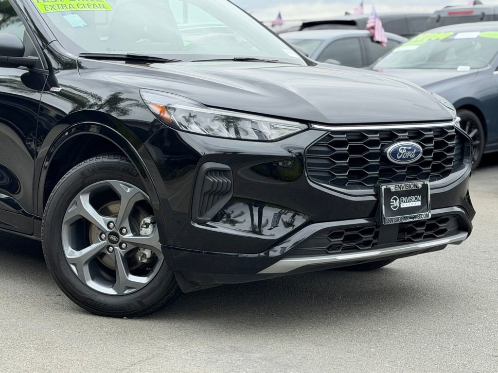 Certified 2023 Ford Escape ST-Line AWD/4WD image 3