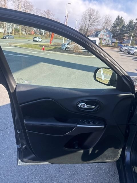 Used 2019 Jeep Cherokee Limited AWD/4WD image 18