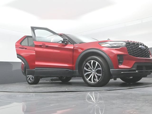 Certified 2025 Ford Explorer ST-Line AWD/4WD image 30