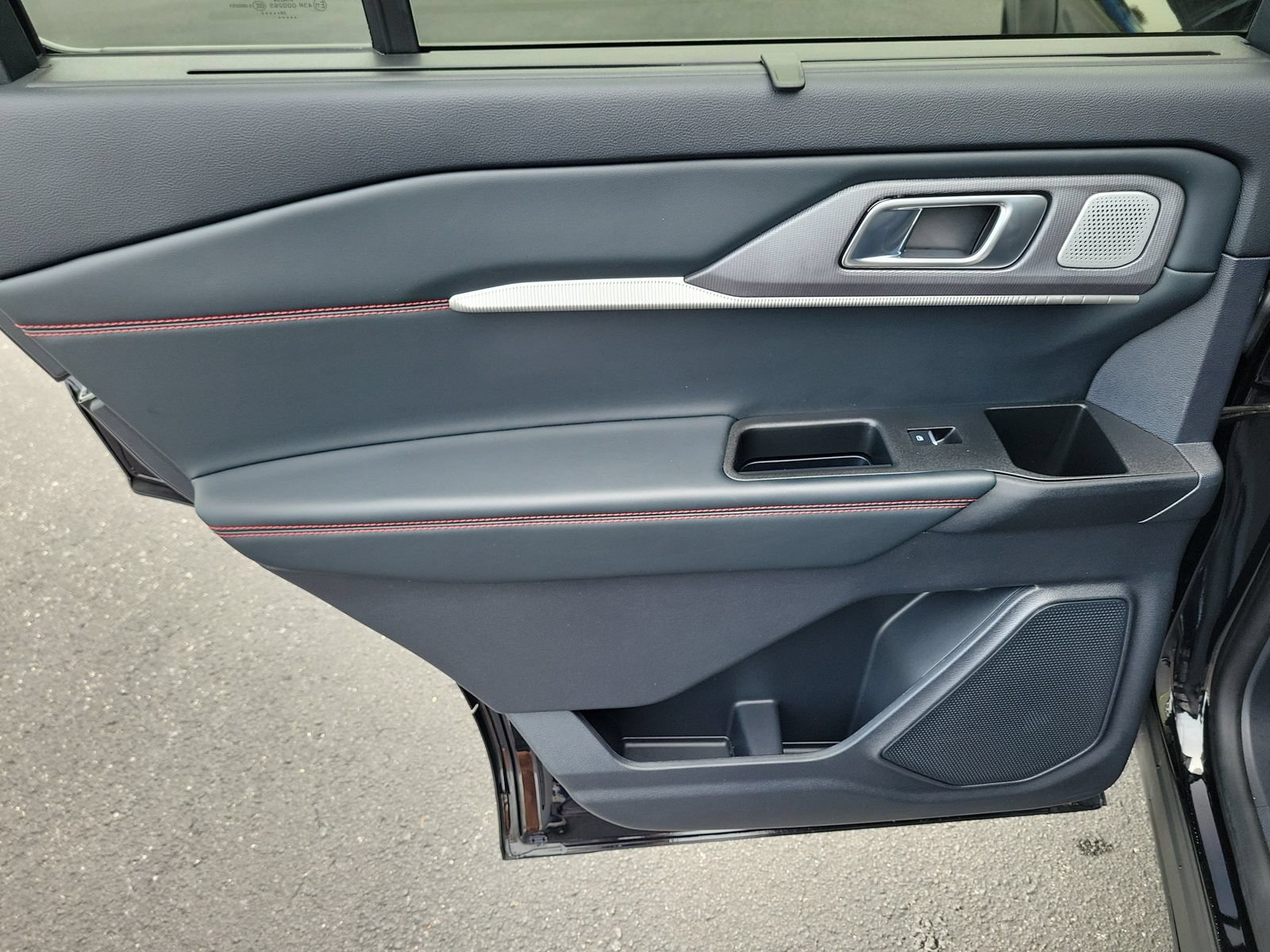 Certified 2025 Ford Explorer ST RWD image 9