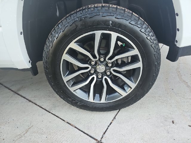 Used 2025 RAM 1500 Limited w/ Off Road Group AWD/4WD image 32