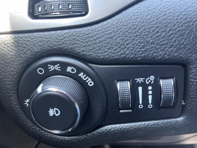 Used 2019 Jeep Cherokee Limited AWD/4WD image 17
