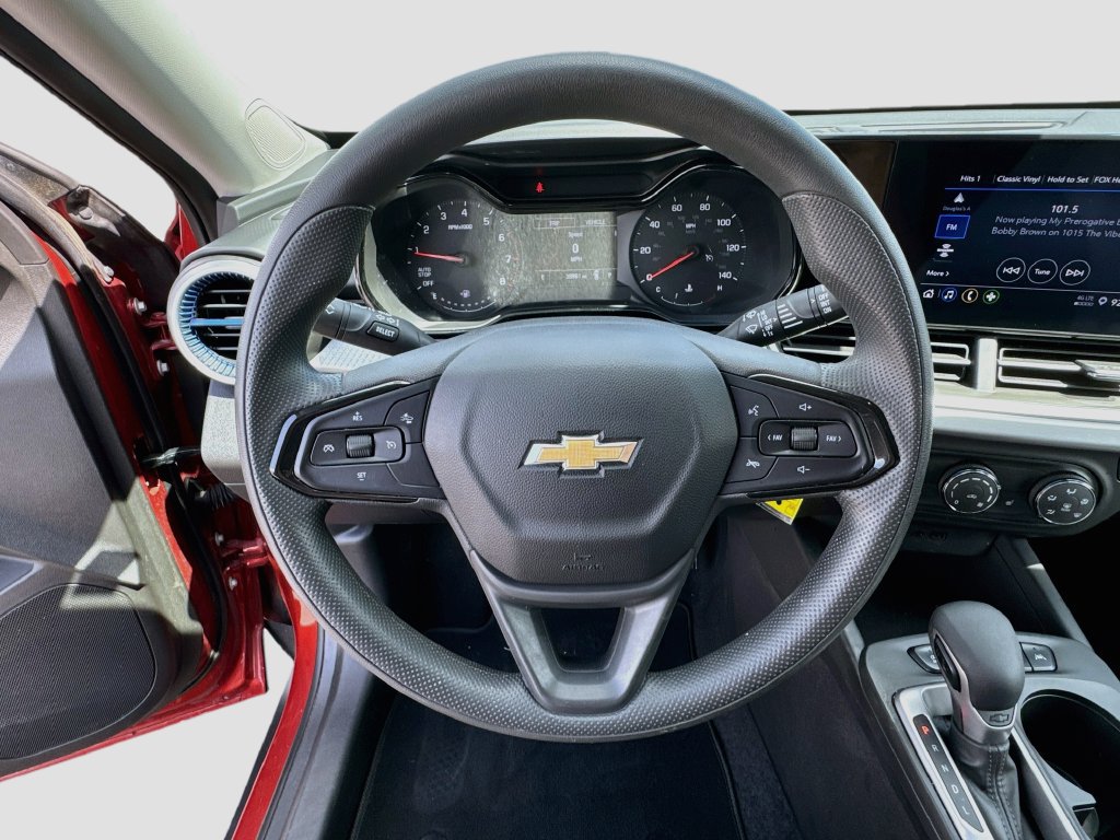 Used 2024 Chevrolet Trax LS w/ LS Convenience Package FWD image 11