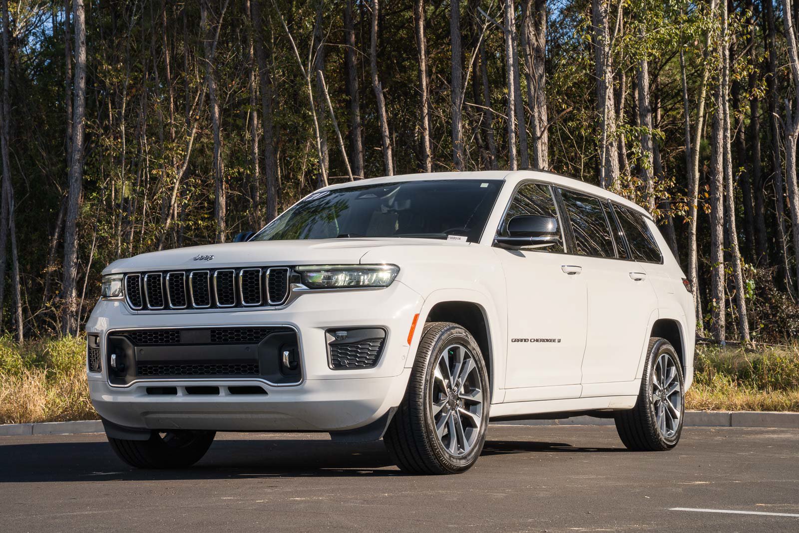 Used 2021 Jeep Grand Cherokee L Overland w/ Luxury Tech Group IV AWD/4WD image 3