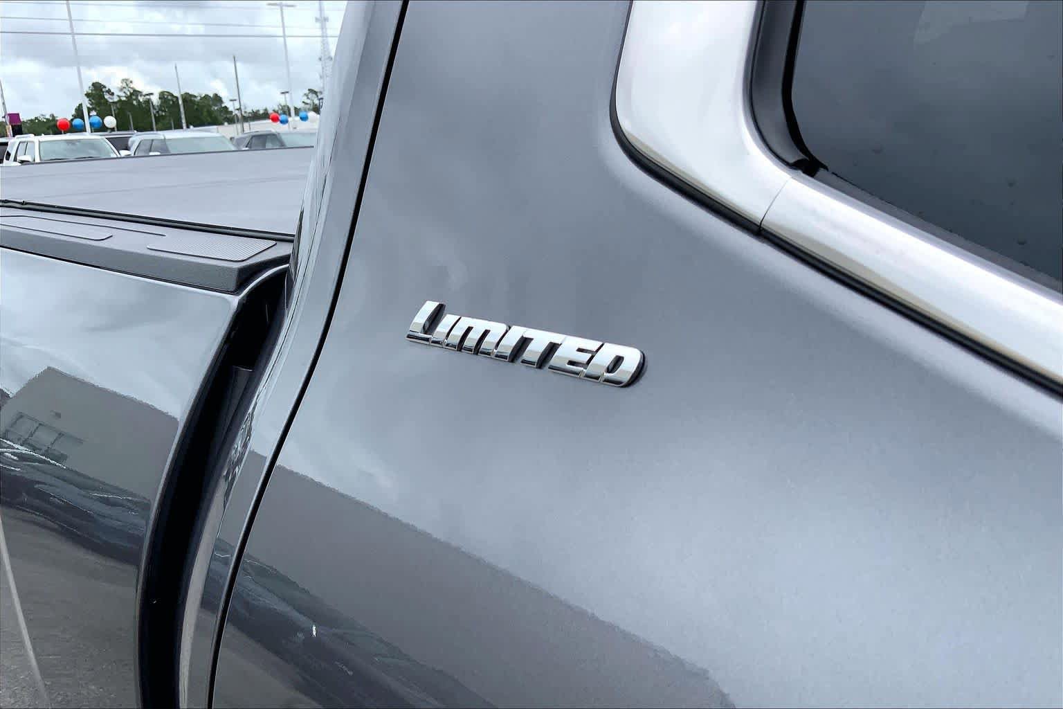 Used 2025 Toyota Tundra Limited AWD/4WD image 10