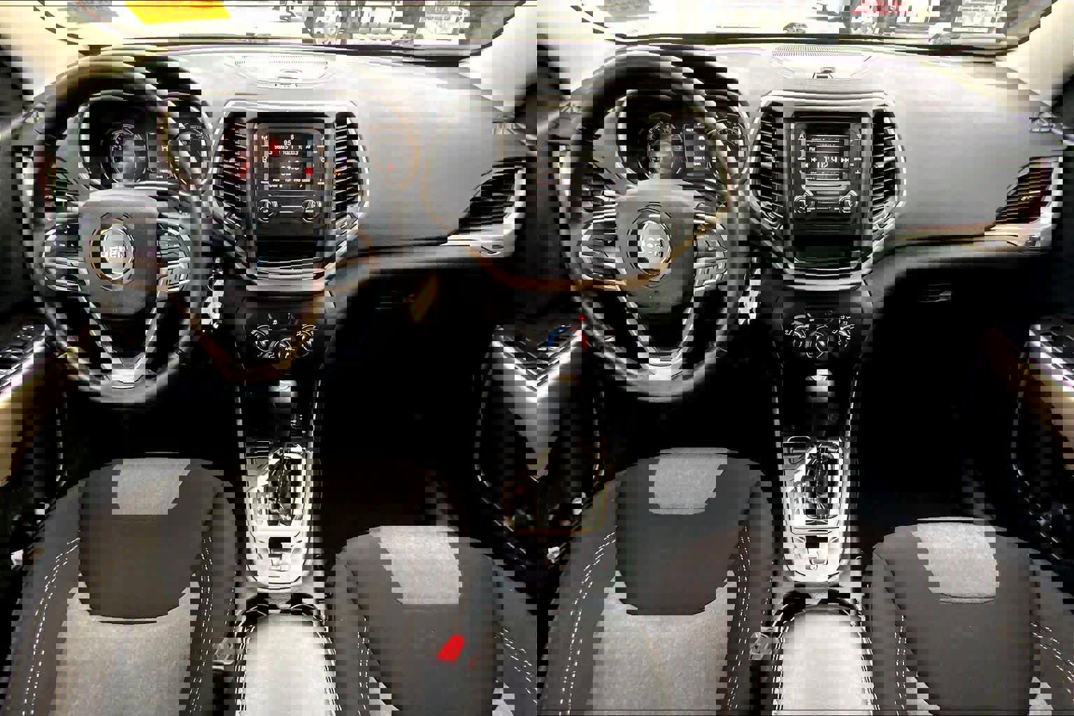 Used 2017 Jeep Cherokee Sport image 12