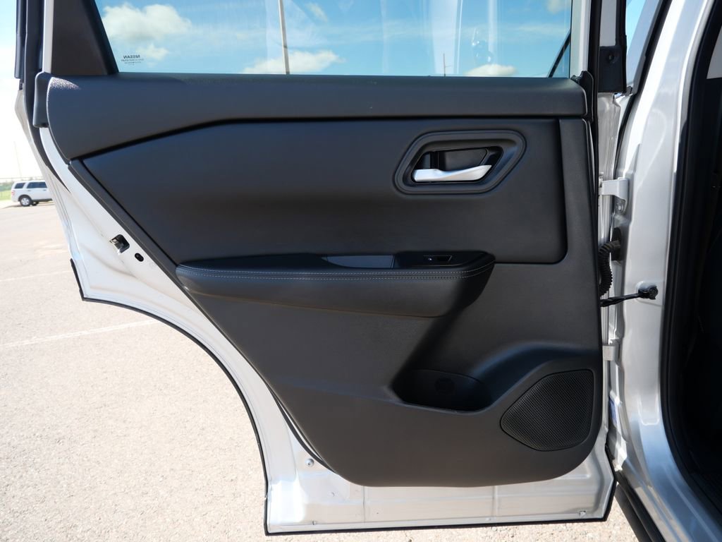 Used 2025 Nissan Rogue SV FWD image 12