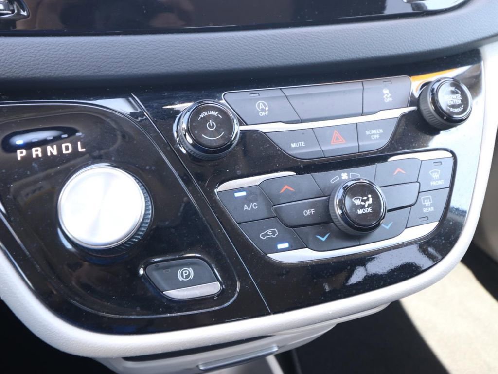 Used 2023 Chrysler Voyager LX FWD image 20