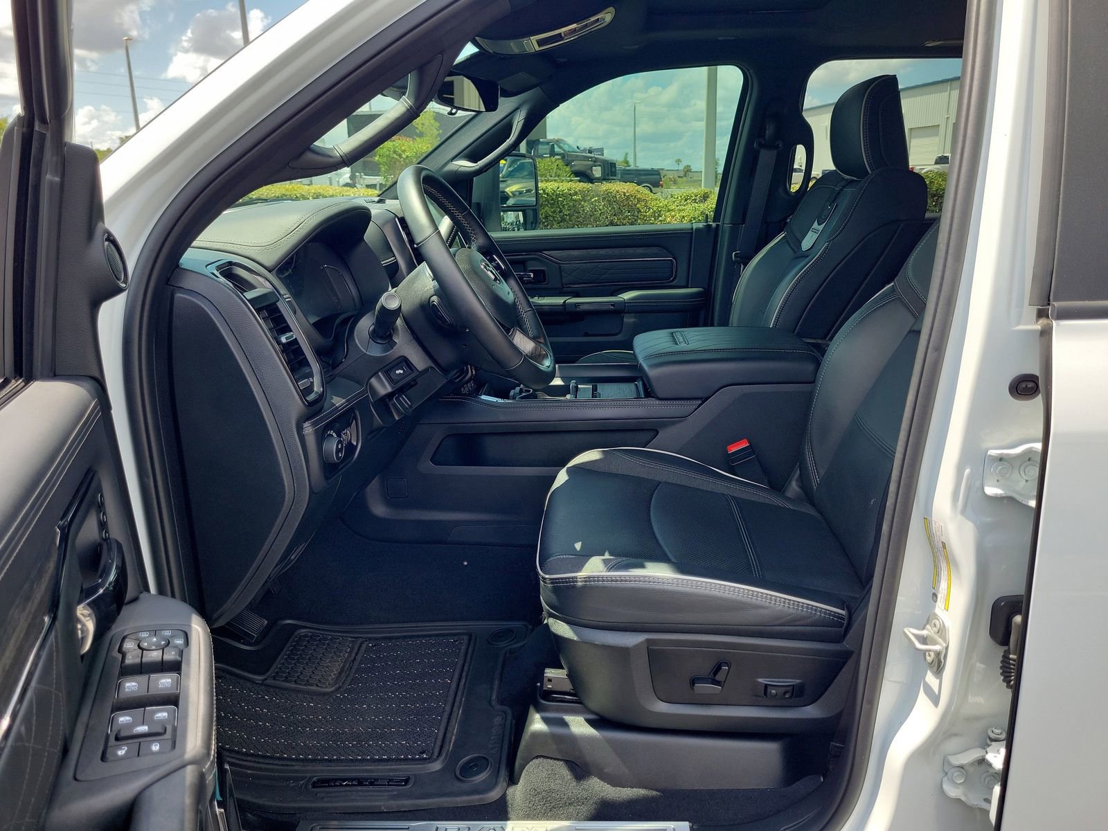 Used 2026 RAM 3500 Limited AWD/4WD image 17