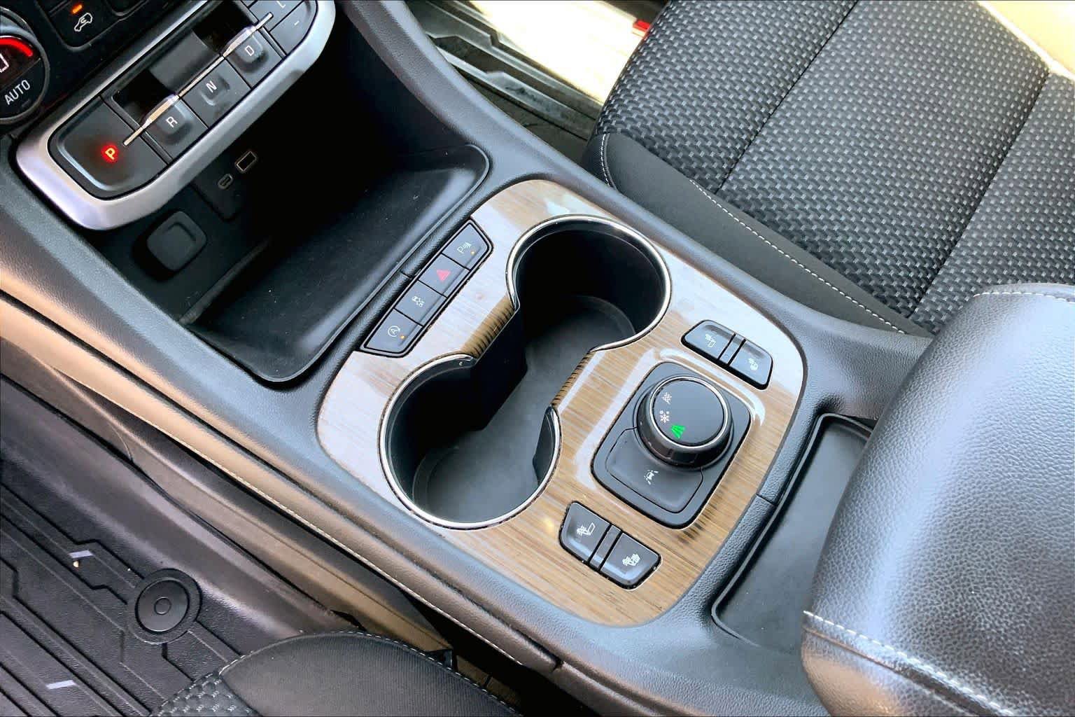 Used 2021 GMC Acadia SLE w/ Driver Convenience Package FWD image 17
