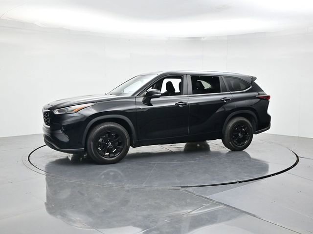 Used 2024 Toyota Highlander XLE FWD image 6