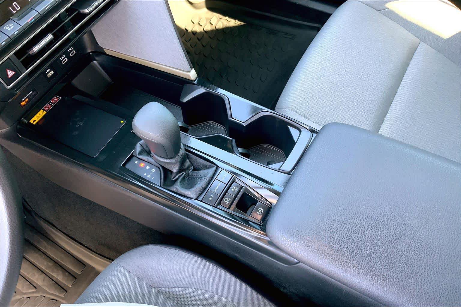 Used 2025 Toyota Camry LE FWD image 15