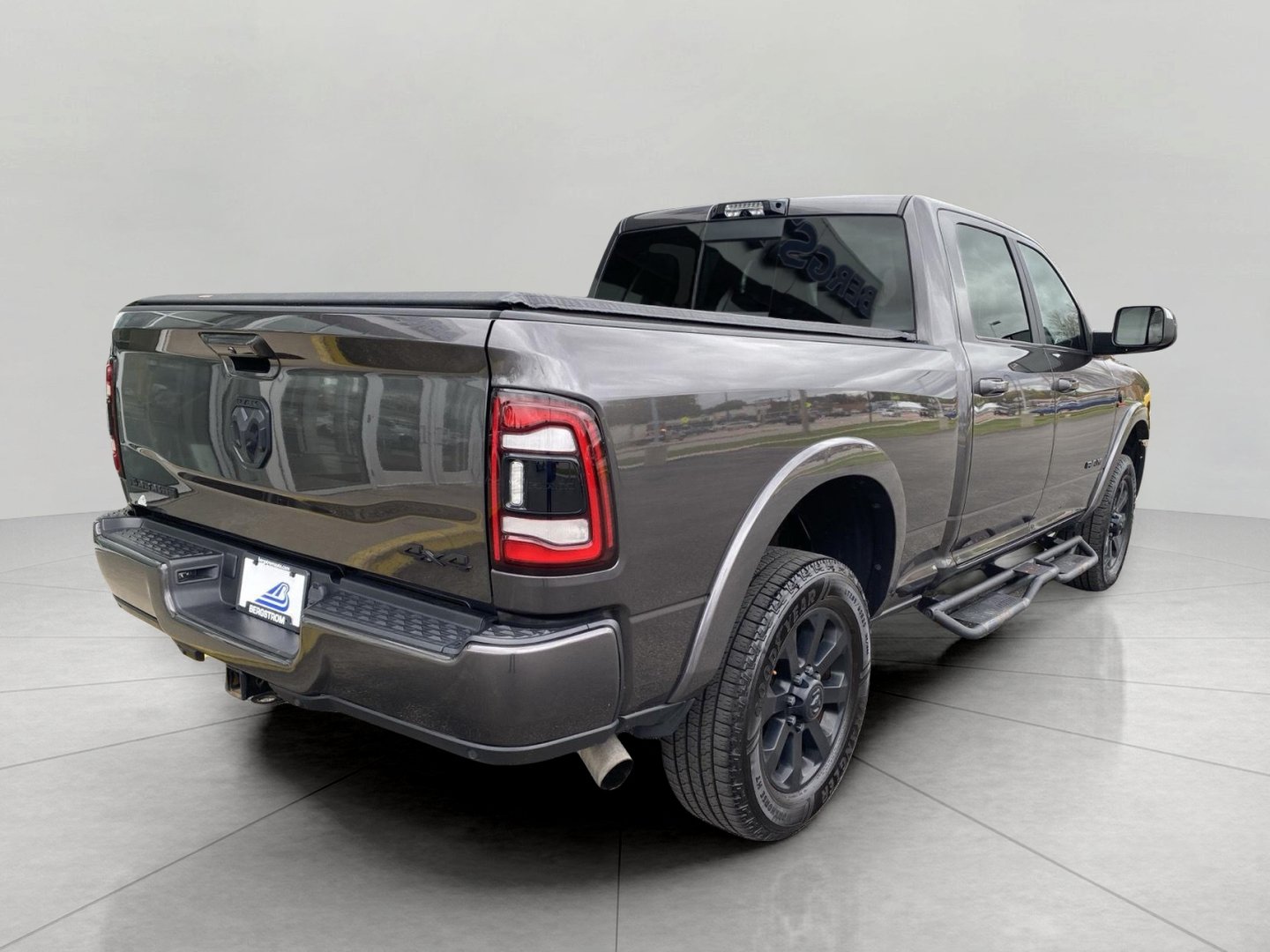 Used 2022 RAM 3500 Laramie AWD/4WD image 10