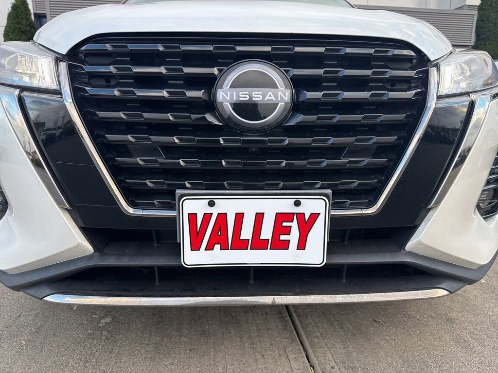 Used 2022 Nissan Kicks SR w/ Premium Package image 12