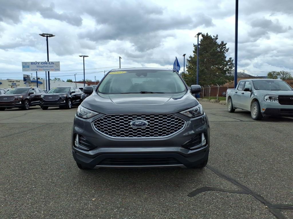 Certified 2023 Ford Edge SEL w/ Convenience Package AWD/4WD image 2