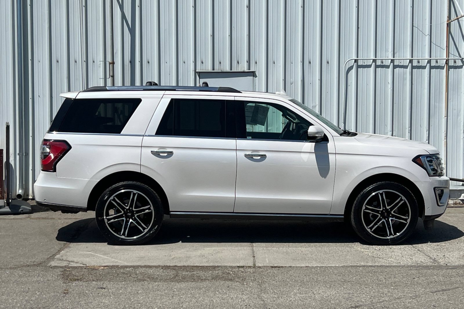 Certified 2019 Ford Expedition Limited w/ Special Edition Package AWD/4WD image 3